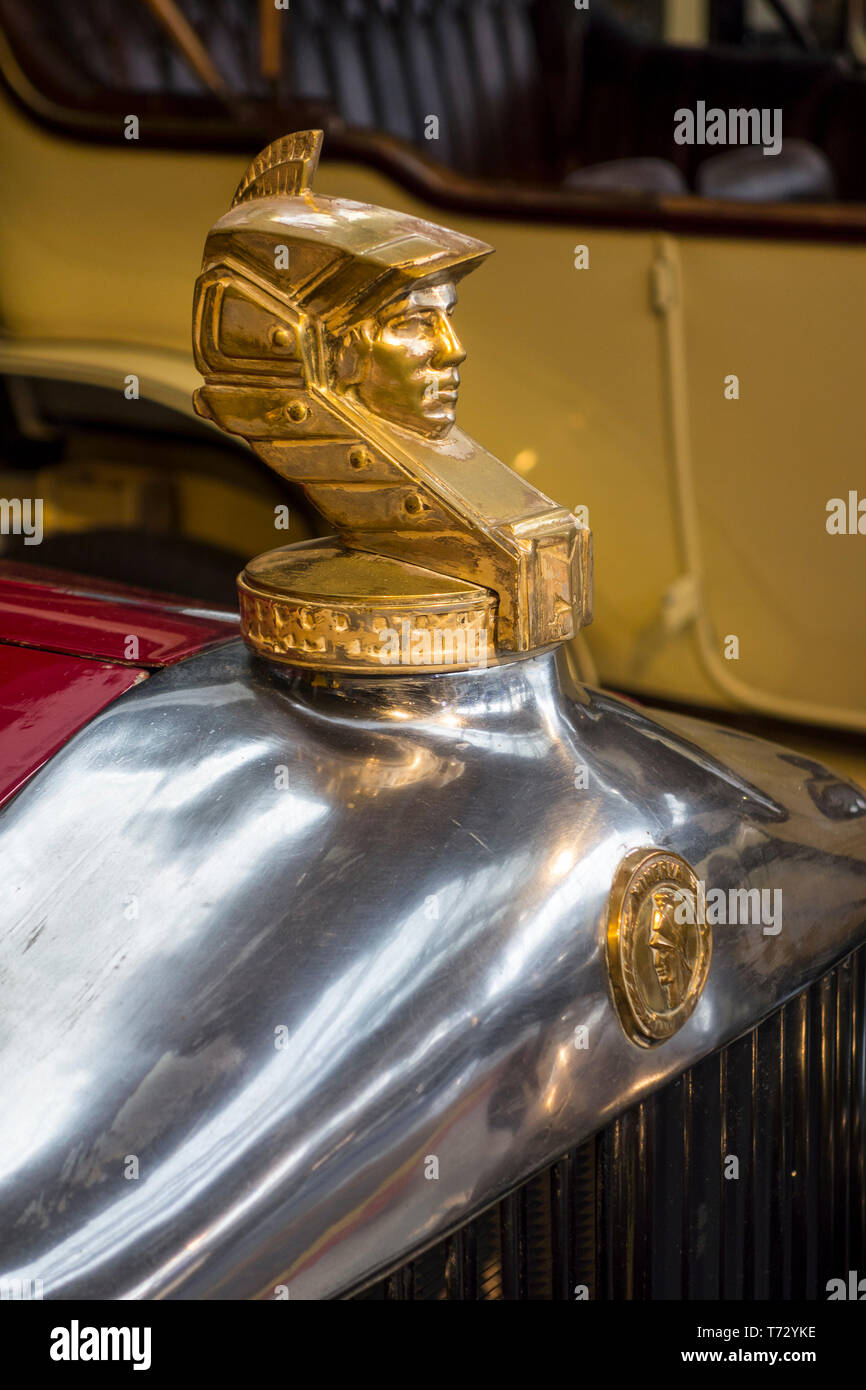 1930 Minerva al Coupe Ostruck ornamento del cofano / tappo del radiatore / classic car mascotte a Autoworld, vintage automobile museum a Bruxelles, in Belgio Foto Stock