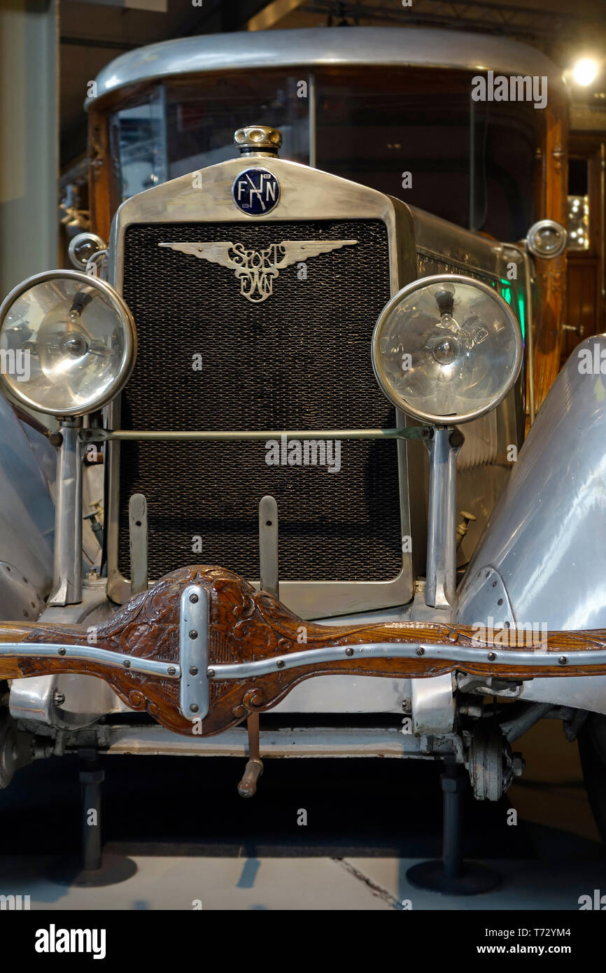 1930 FN 1400 S mostra in legno paraurti anteriore del belga classic car / oldtimer a Autoworld, vintage automobile museum a Bruxelles, in Belgio Foto Stock