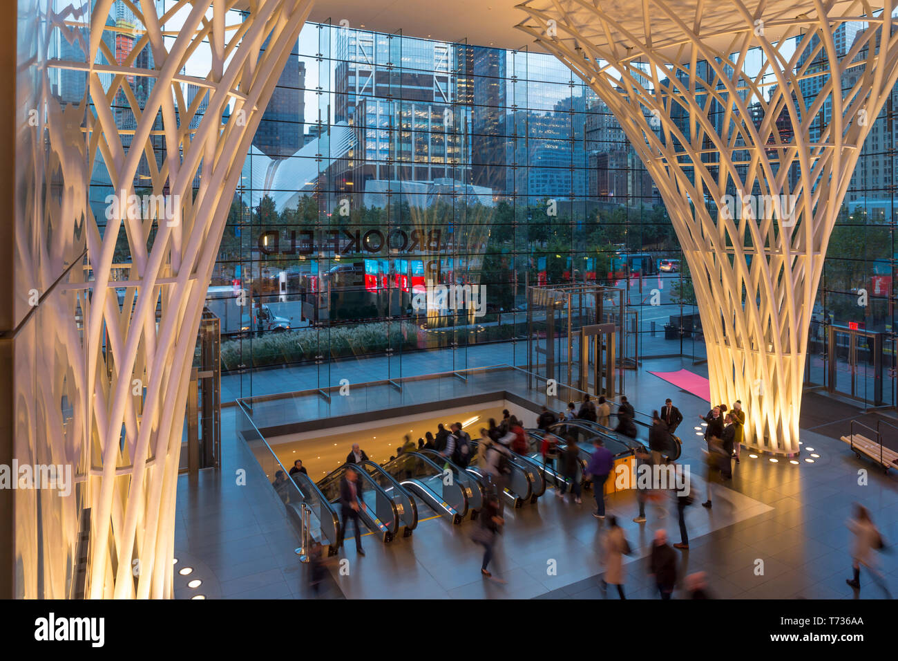 Ingresso della metropolitana WESTFIELD WORLD TRADE CENTER SHOPPING MALL (©Santiago Calatrava 2016)Downtown Manhattan NEW YORK CITY USA Foto Stock