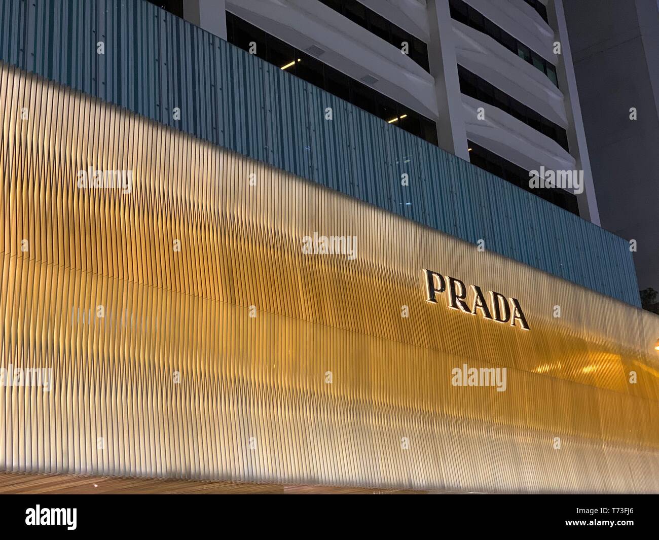 Ammiraglia di lusso prada in Tsim Sha Tsui Foto Stock