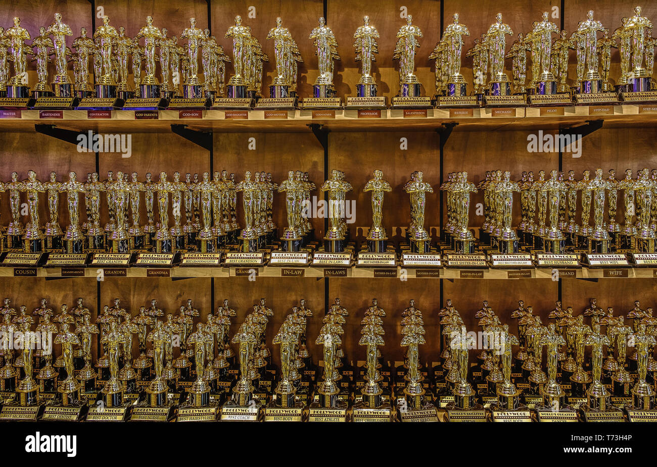Los Angeles, California, marzo 2019, Oscar statuette repliche nel "Hollywoodland esperienza' regali Foto Stock