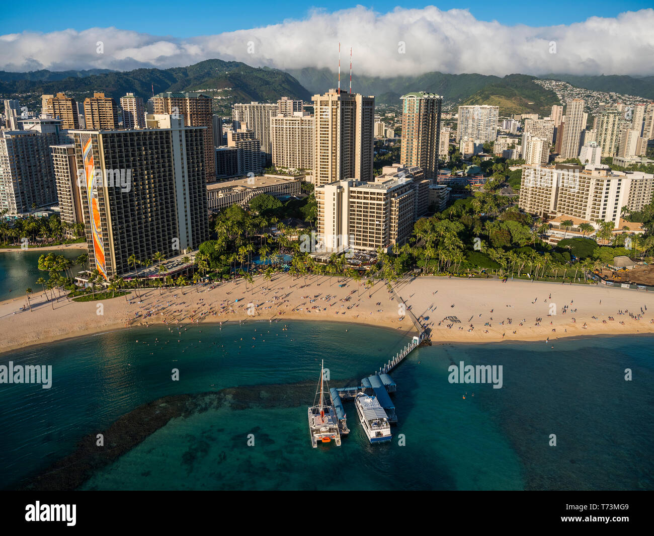 Vista aerea di Honolulu e Waikiki centri urbani su Oahu; Waikiki Oahu, Hawaii, Stati Uniti d'America Foto Stock