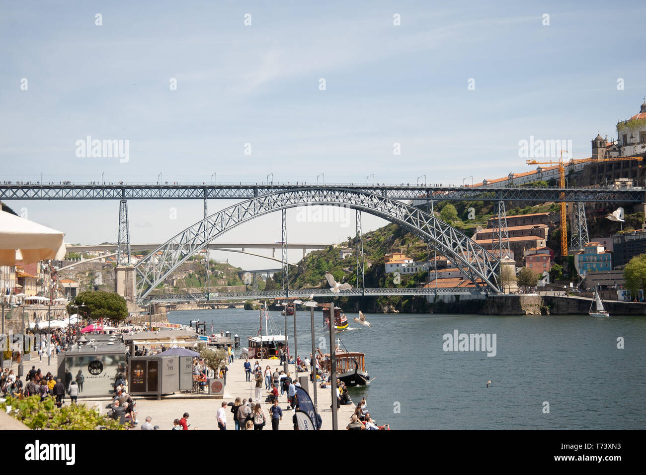 Dom Luis I Bridge dal Fiume di Porto, Portogallo Foto Stock