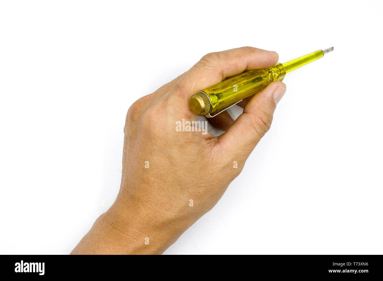 Maschio di mano azienda tester elettrico cacciavite per controllare il circuito elettrico , luce di prova, man mano isolati su sfondo bianco ad alta risoluzione di immagine galler Foto Stock