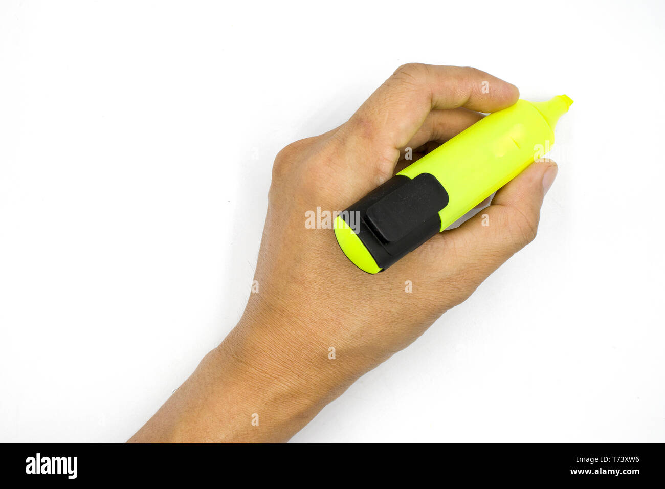 Un maschio di mano che tiene la penna marker, evidenziatore man mano isolati su sfondo bianco ad alta risoluzione galleria dell'immagine. Foto Stock