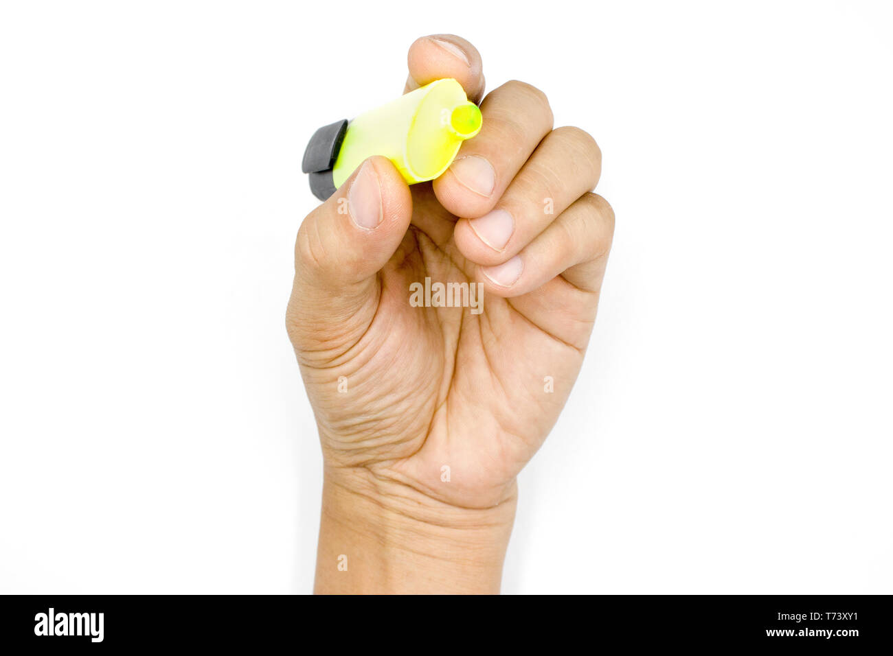 Un maschio di mano che tiene la penna marker, evidenziatore man mano isolati su sfondo bianco ad alta risoluzione galleria dell'immagine. Foto Stock