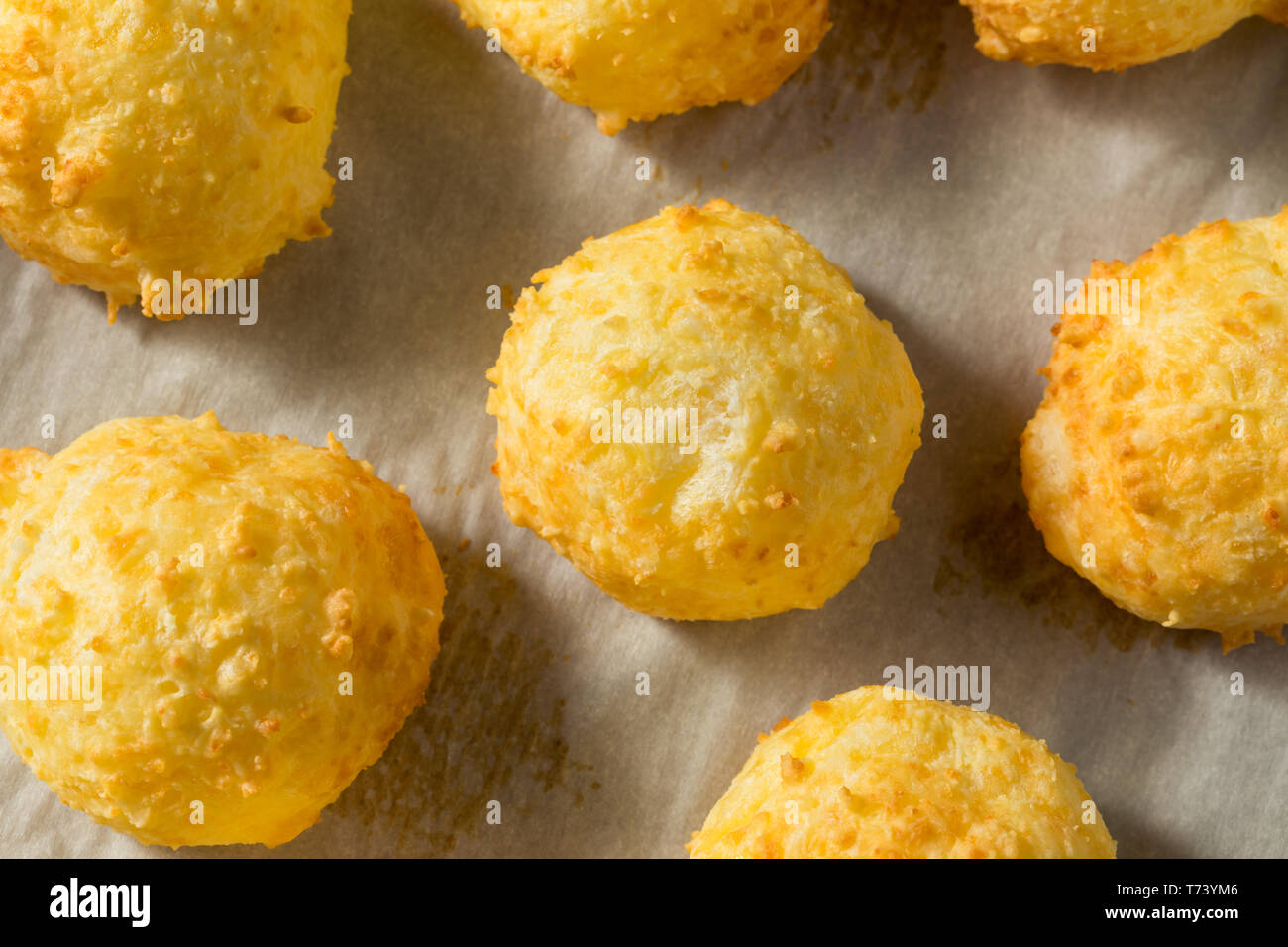 In casa il brasiliano Pao De Queijo pane di formaggio Foto Stock