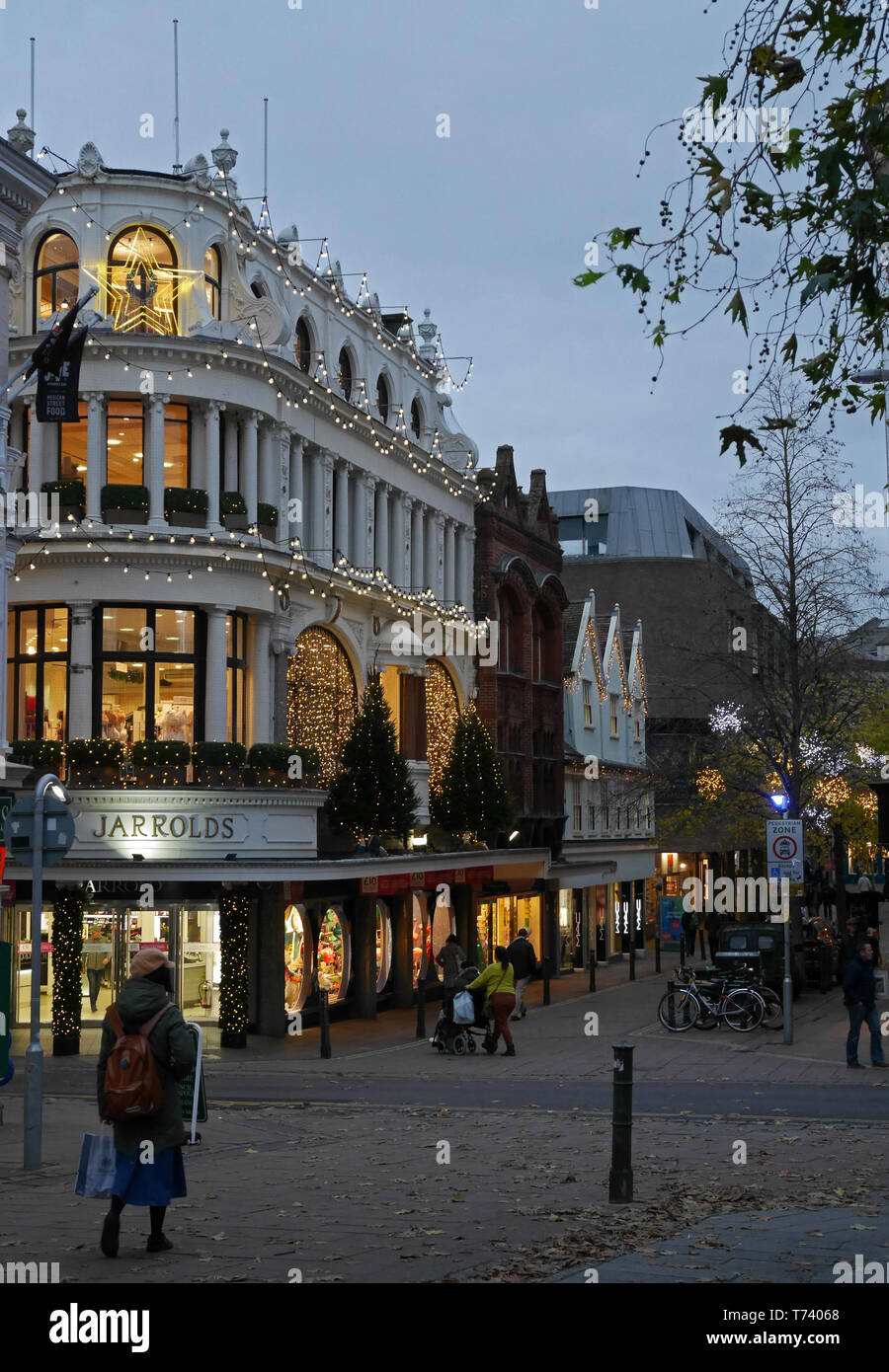 Jarrolds Department Store in London Street a Norwich nel tempo di Natale, Norwich, Norfolk, Inghilterra, Regno Unito Foto Stock