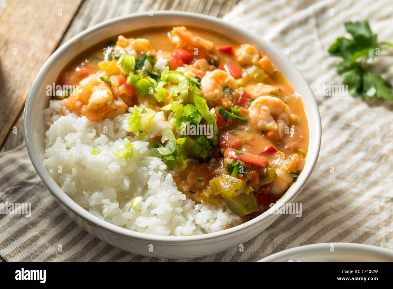 In casa piccante Cajun Etouffee di gamberetti con riso bianco Foto Stock