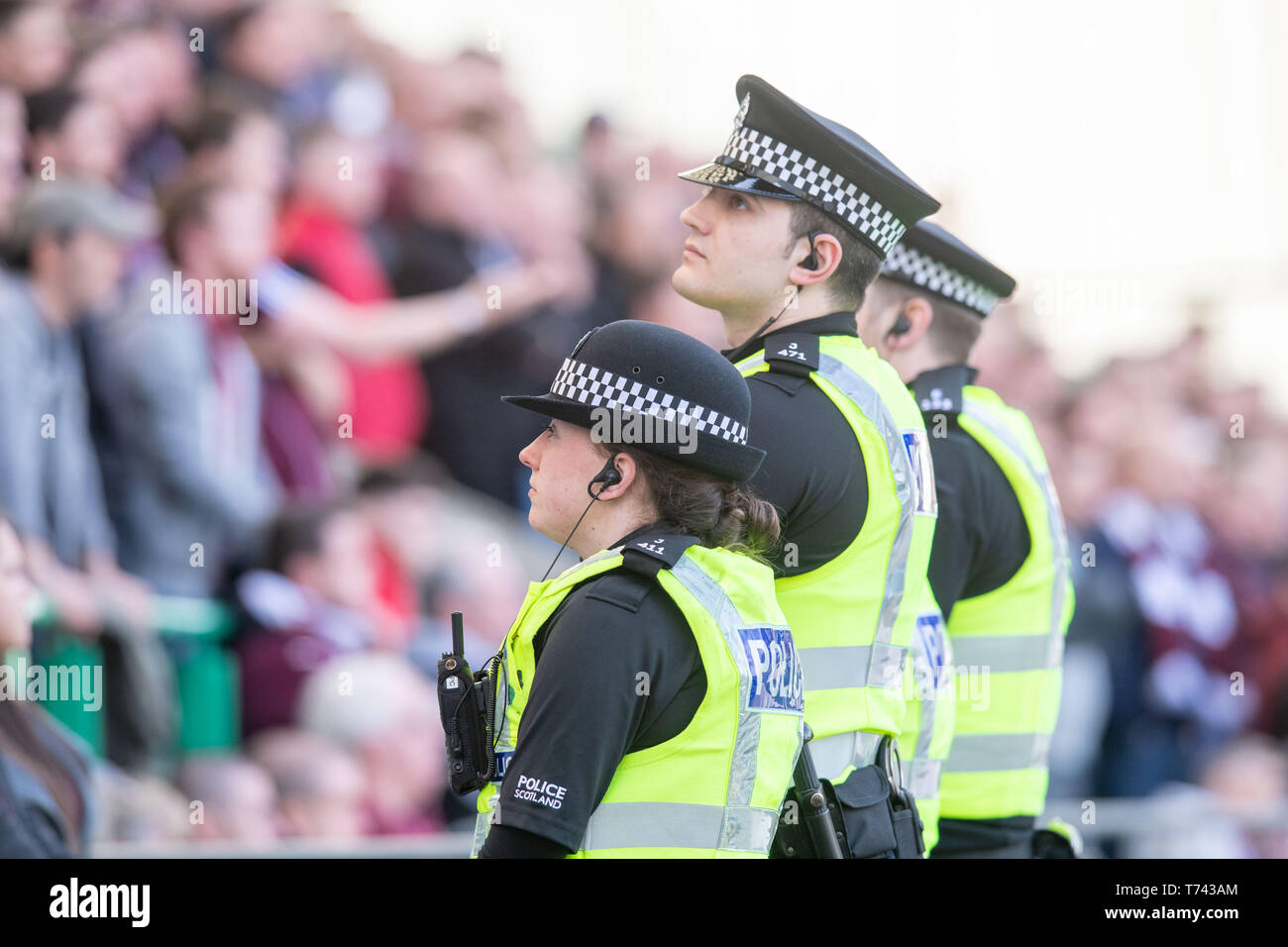 Hibs vs cuori, Easter Road Stadium, polizia, G4S di controllo di sicurezza per la funzione di camera, ventilatori Foto Stock