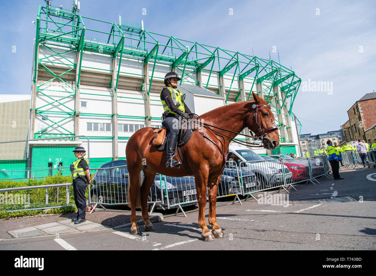 Hibs vs cuori, Easter Road Stadium, polizia, G4S di controllo di sicurezza per la funzione di camera, ventilatori Foto Stock