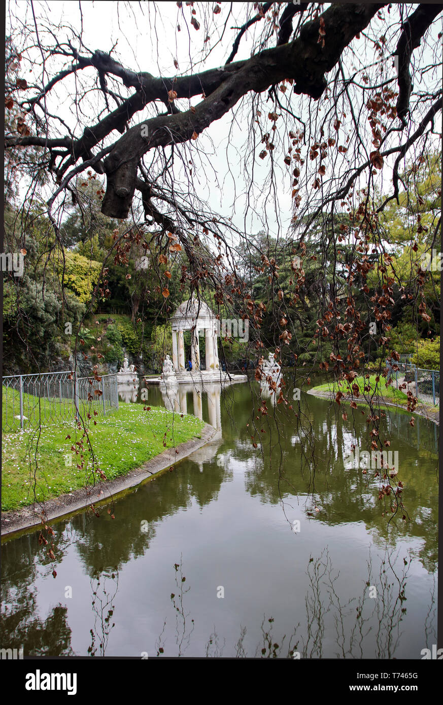 A Pegli, Italia , su aprile /02/2018 - Il tempio di Diana in te parco di Villa Durazzo - Pallavicini Foto Stock