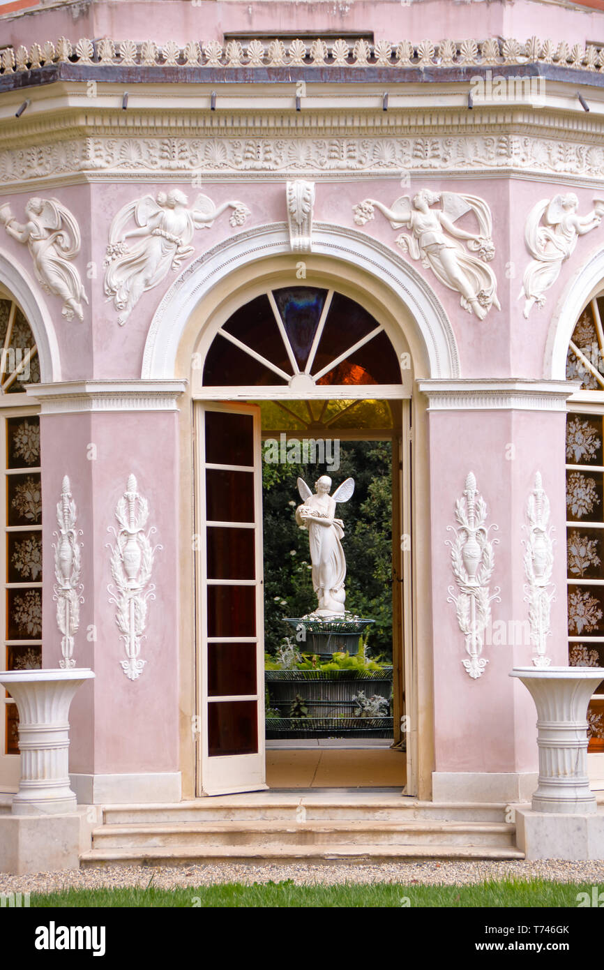 A Pegli, Italia , su aprile /02/2018 - casa floreale nel parco di Villa Durazzo - Pallavicini Foto Stock