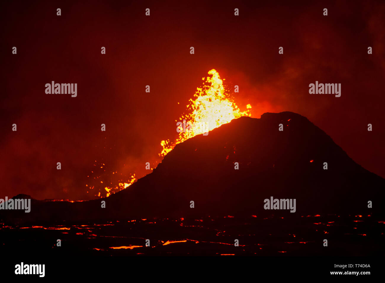 Vulcano Kilauea, maggio 2018 eruzione, Est Zona di rift, Leilani Estates suddivisione; Pahoa, isola di Hawaii, Hawaii, Stati Uniti d'America Foto Stock