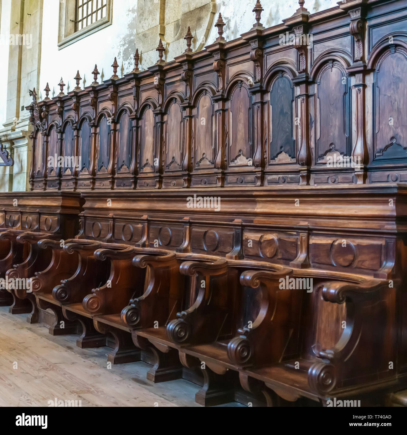 Posti a sedere in legno, il Monastero di Santa Maria de Salzedas; Portogallo Foto Stock