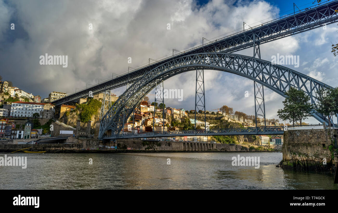 Il Dom Luis i bridge, icona per Porto; Porto, Porto, Portogallo Foto Stock