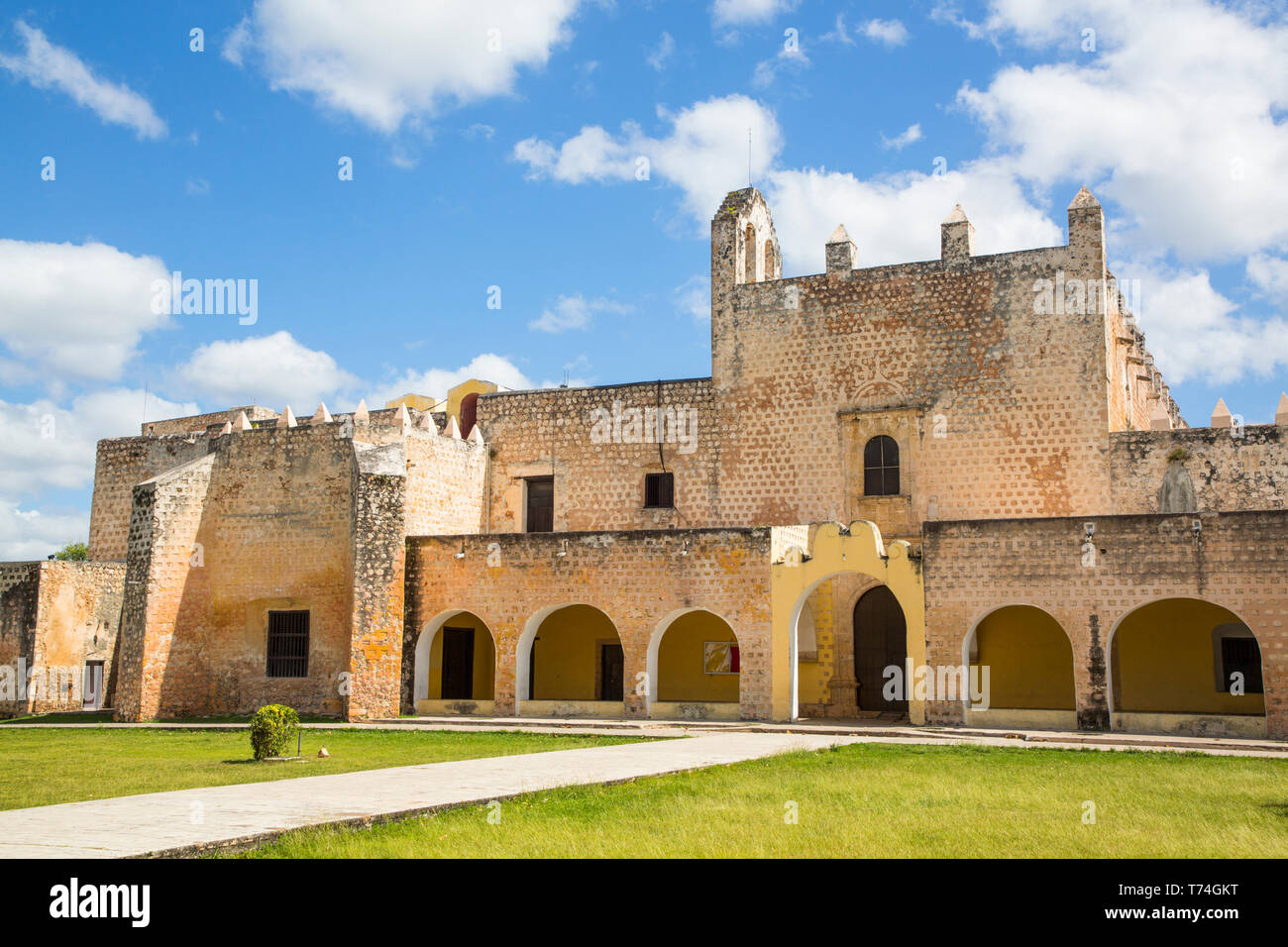 Convento de San Bernardino de Siena, costruito 1552-1560; Valladolid, Yucatan, Messico Foto Stock