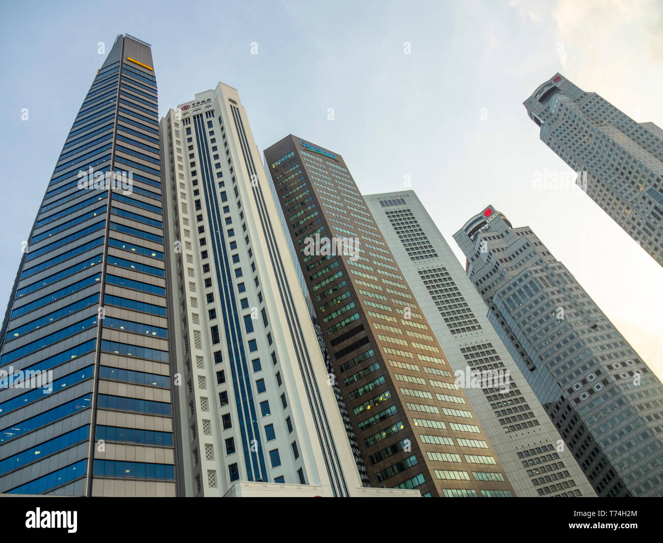 Il business aziendale ufficio torri e grattacieli nel centro cittadino di Singapore. Foto Stock