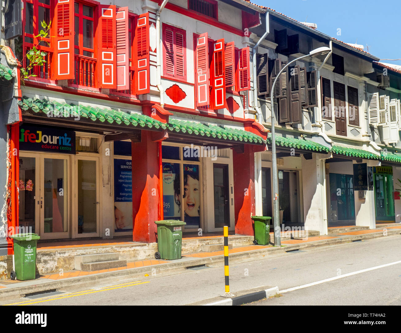 Fila di tradizionali botteghe di Tanjong Pagar Singapore. Foto Stock