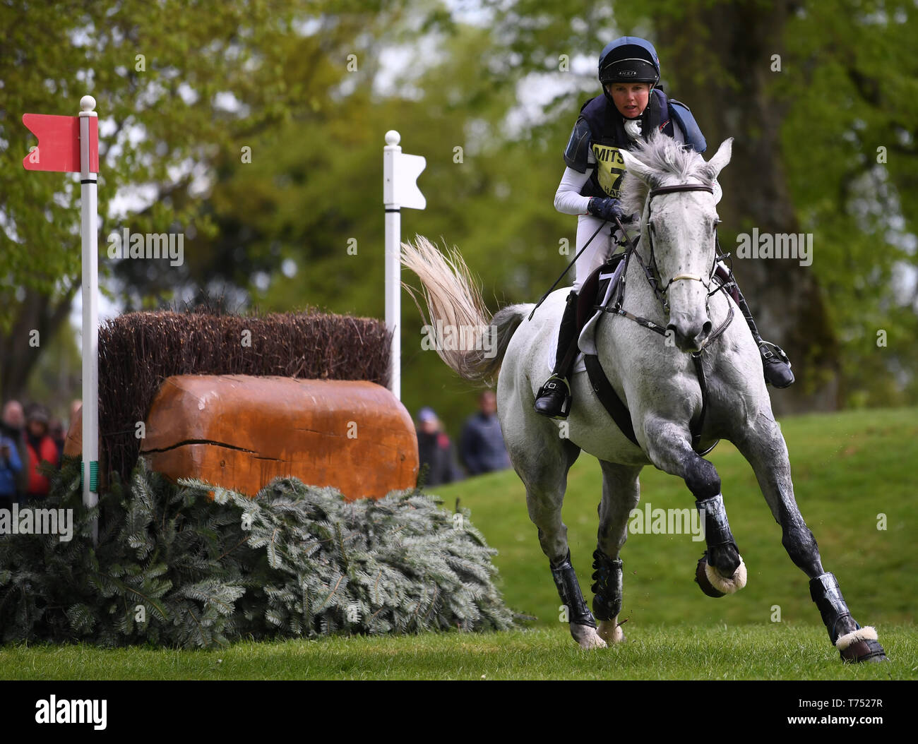 Badminton station wagon, Badminton, UK. Il 4 maggio, 2019. Mitsubishi Motors Badminton Horse Trials, giorno 4; Louise Harwood (GBR) riding BALLADEER MILLER uomo dopo l'eliminazione di recinzione 19 durante il cross country il test al giorno 4 del 2019 Badminton Horse Trials Credito: Azione Sport Plus/Alamy Live News Foto Stock