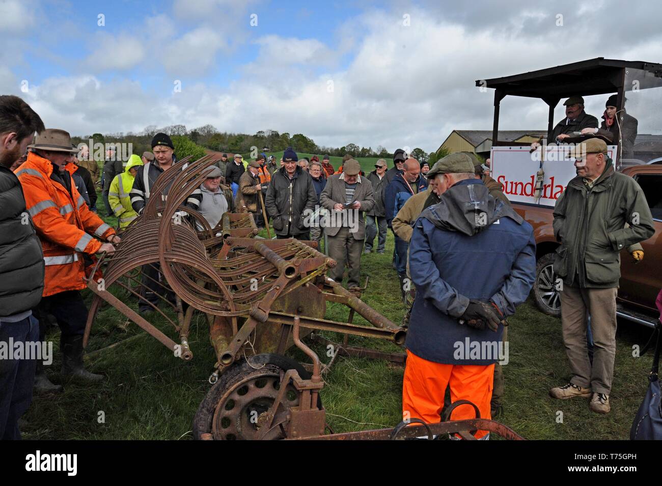 Agriturismo la vendita di vintage di macchine agricole e di effetti a superiore Fattoria Venn, Herefordshire 27/4/19 Foto Stock