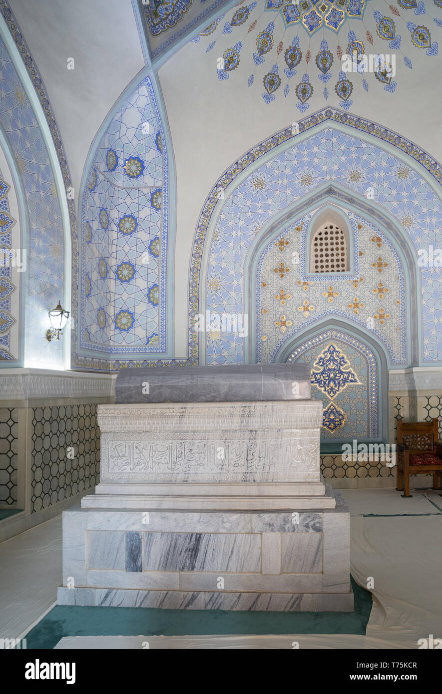 SHAKHRISABZ, UZBEKISTAN - Ottobre 16, 2016: Interno del mausoleo Sheikh Shamsiddin Kulol a Dorut Tilavat complesso in Shakhrisabz, Uzbekistan. Foto Stock