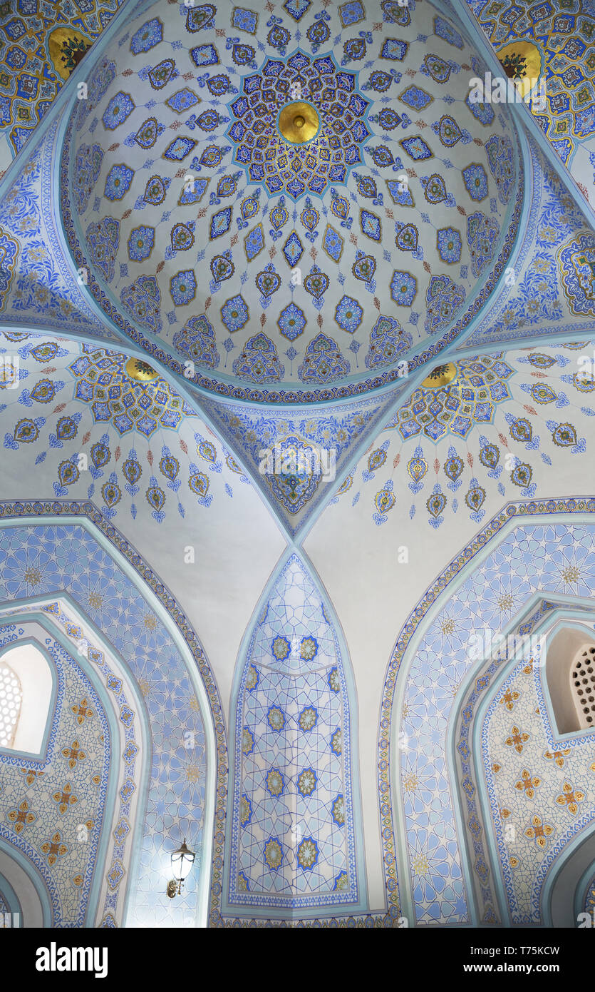 SHAKHRISABZ, UZBEKISTAN - Ottobre 16, 2016: Interno del mausoleo Sheikh Shamsiddin Kulol a Dorut Tilavat complesso in Shakhrisabz, Uzbekistan. Foto Stock
