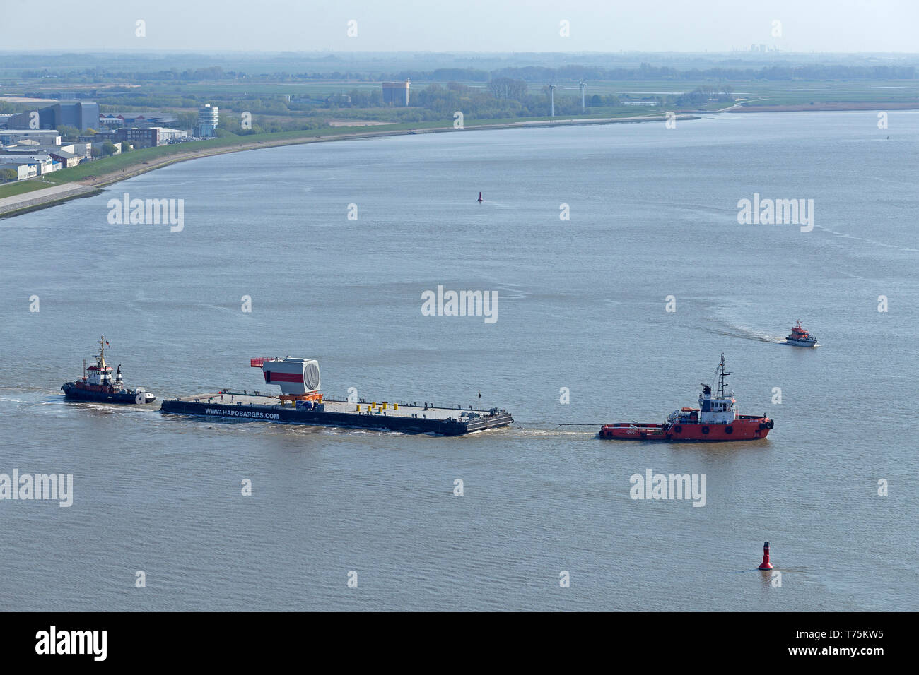 Il traffico pesante sul fiume Weser, Bremerhaven, Brema, Germania Foto Stock