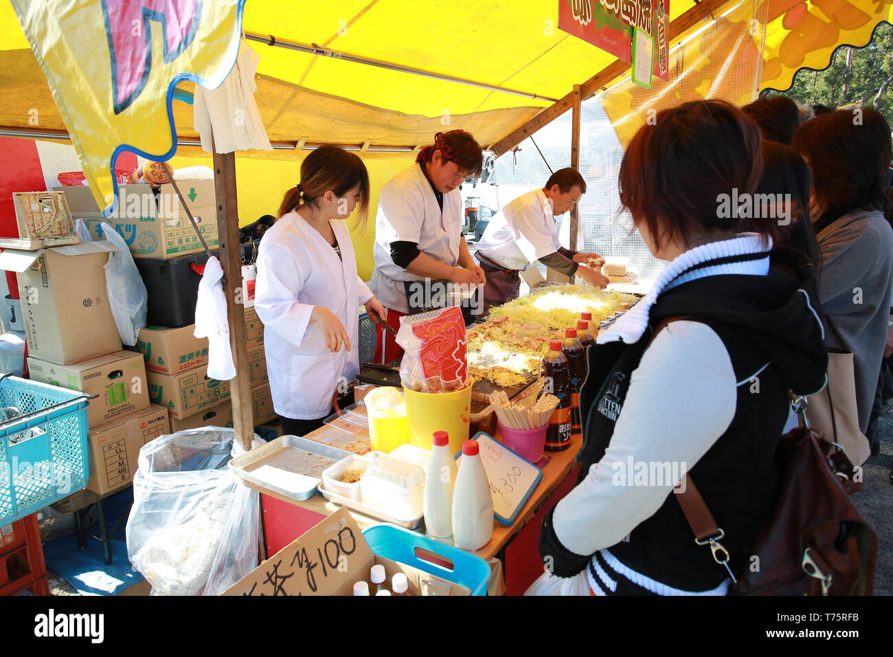 Hawker è pronto il a-ji il mercato delle pulci a Kyoto. Kyoto è uno dei famosi luoghi da visitare in Giappone Foto Stock