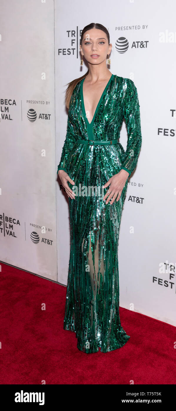 New York, NY, Stati Uniti d'America - 2 Maggio 2019: Angela Sarafyan assiste "Estremamente malvagi, incredibilmente male e Vile' durante il 2019 Tribeca Film Festival a stella Foto Stock