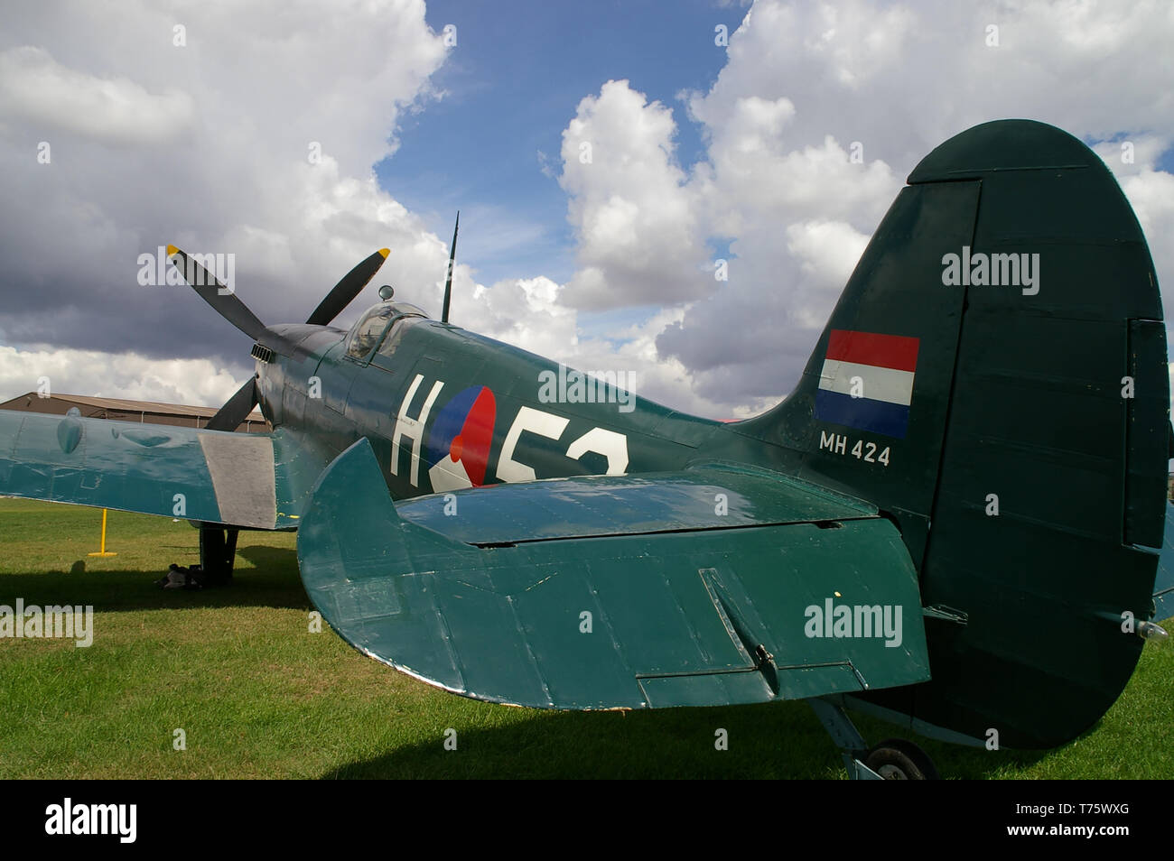 Il Supermarine Spitfire IX MJ271 (contrassegnata in modo errato MH424) prima di scomporre e ricostruire il restauro come ' l'Argento Spitfire ' dovuta a volare intorno al mondo Foto Stock