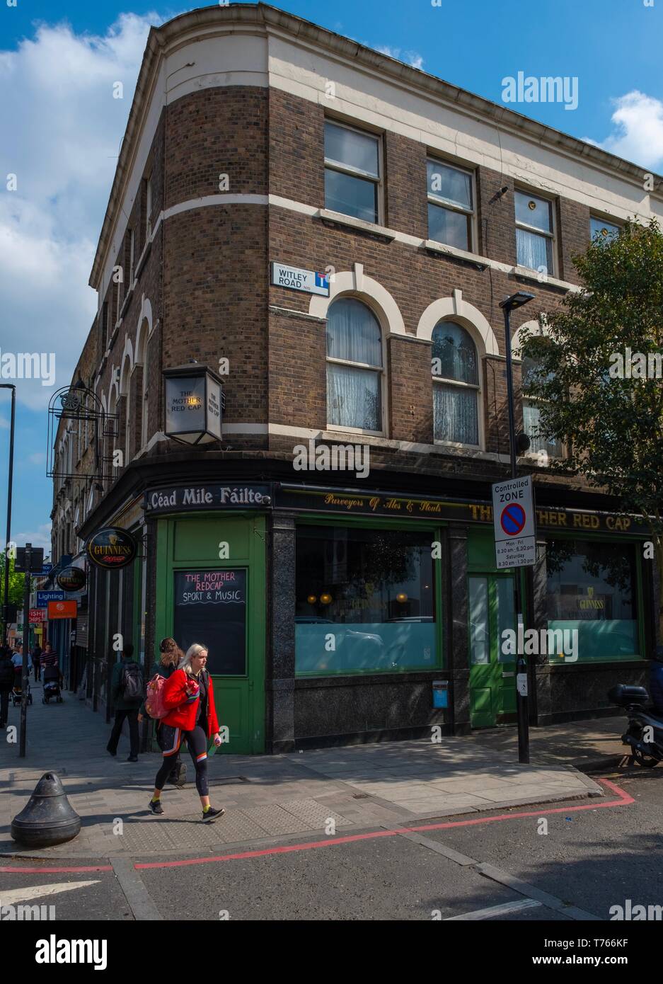Madre cappuccio rosso, Holloway Road, Londra Foto Stock