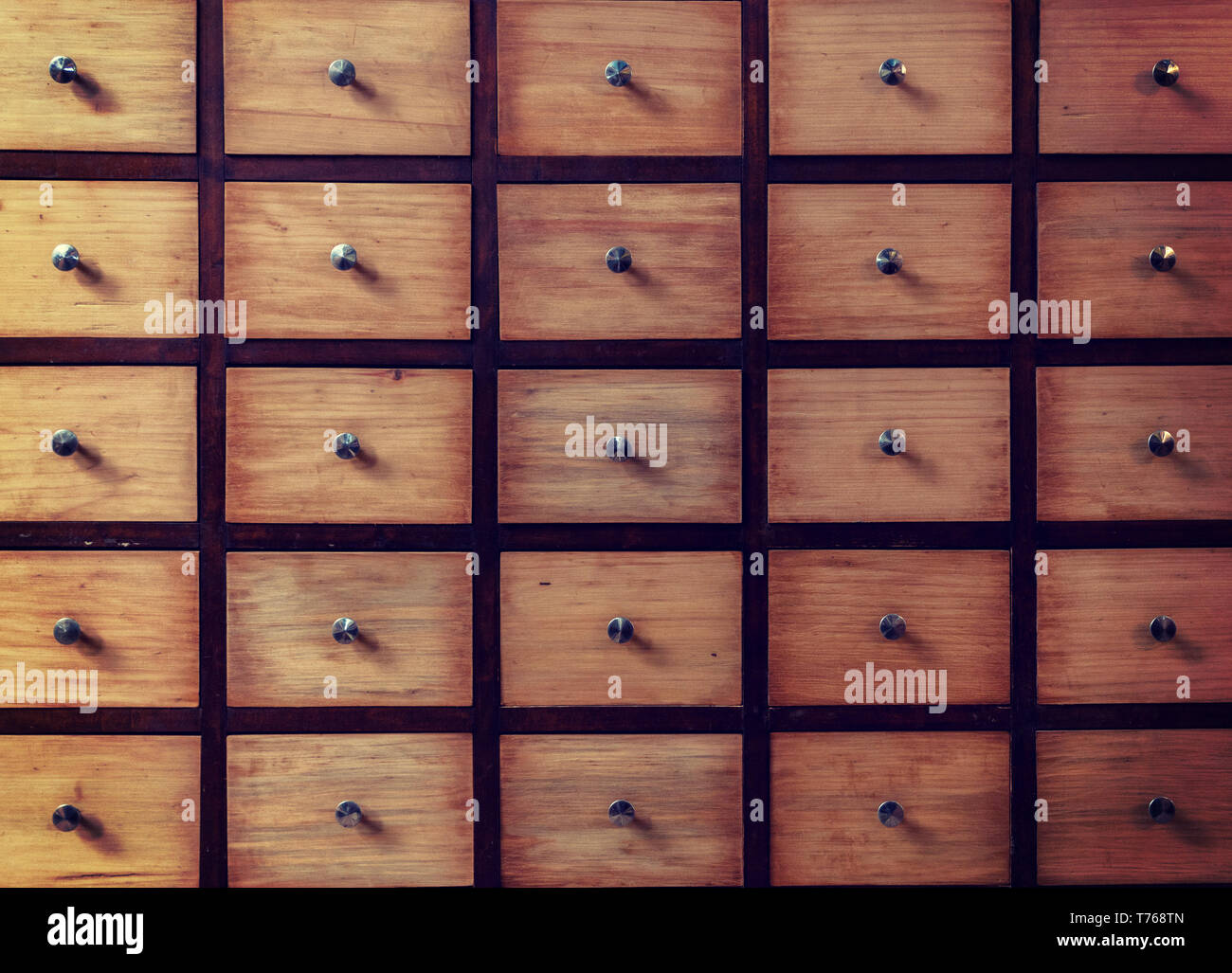 Vecchia tessera della biblioteca Catalogo. File storage cabinet Foto Stock