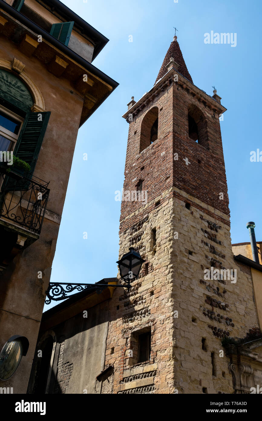 Il campanile della Chiesa evangelica valdese di Verona, Italia Foto Stock