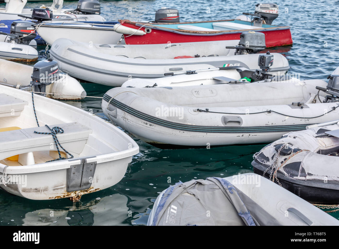 Un gruppo di derive legate insieme in Gustavia, St Barts Foto Stock