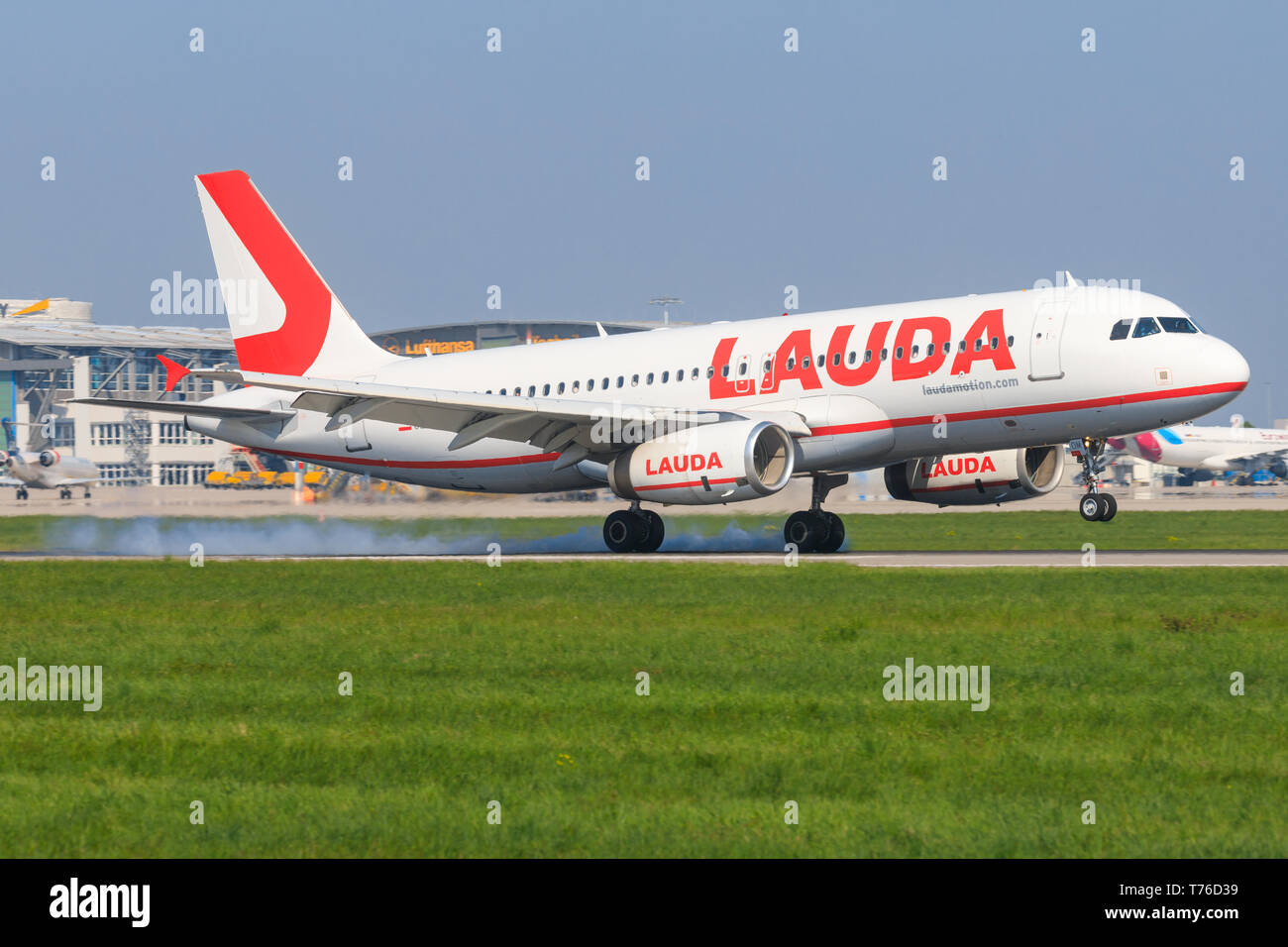 Stoccarda/Germania Mai 27, 2019: Lauda un 320 Ultimo volo all'Aeroporto di Stoccarda. Foto Stock