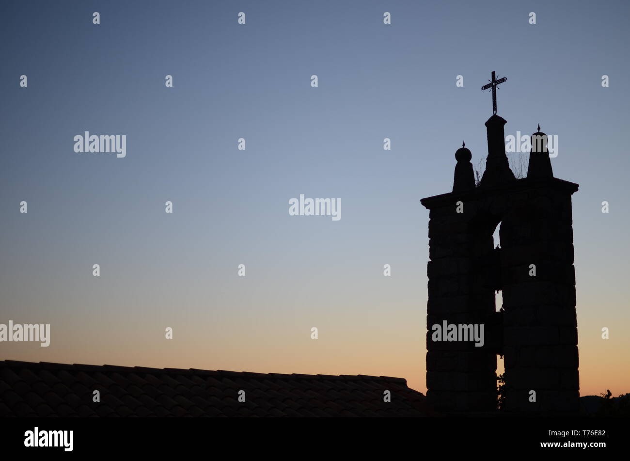 Campanile di una chiesa in Sunset Foto Stock