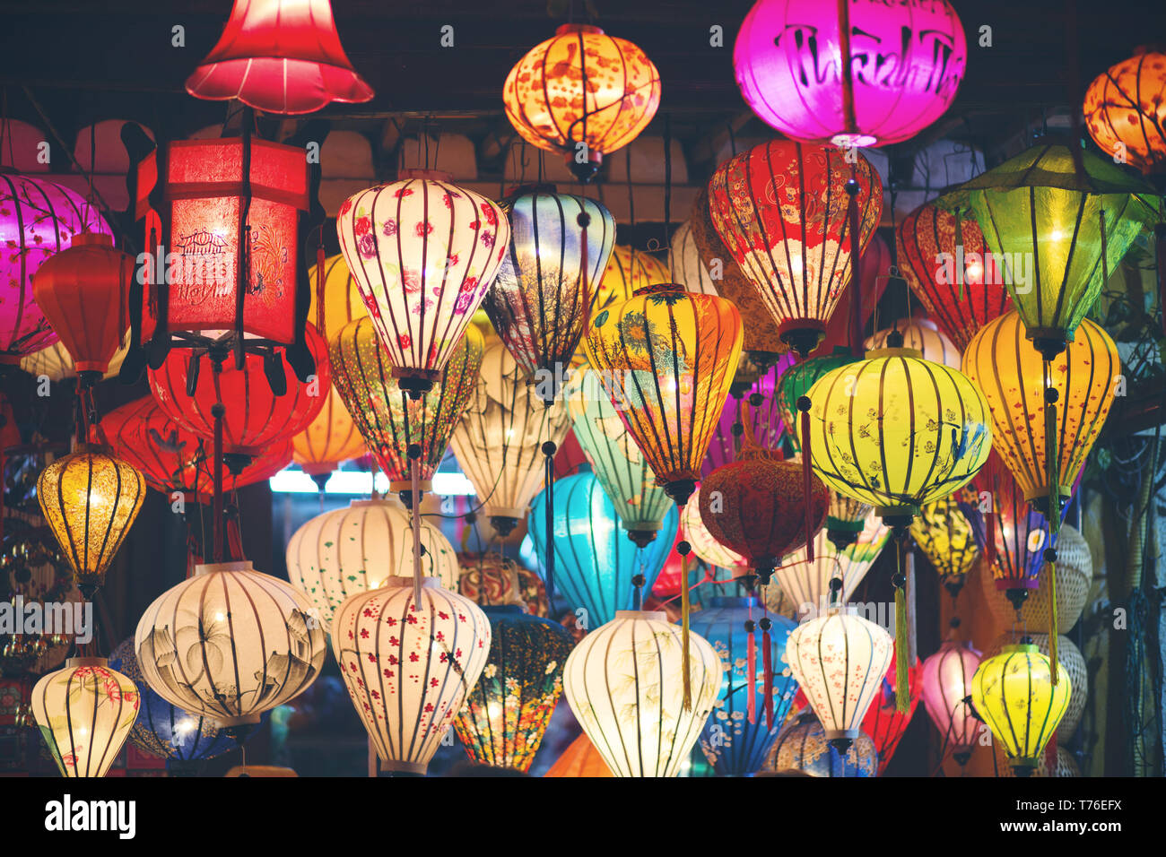 Molti illuminate lanterne in Vietnam Foto Stock