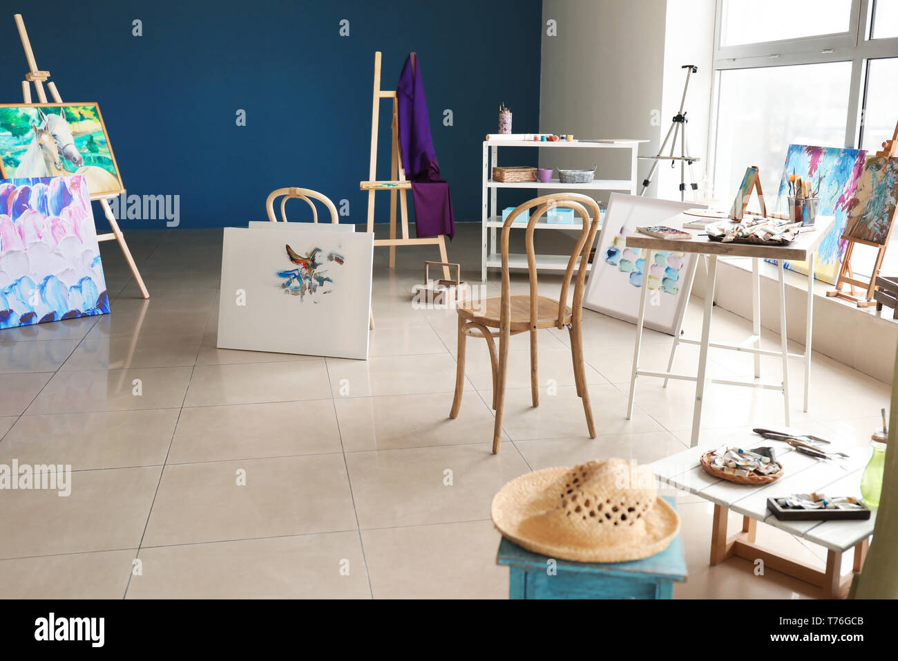 Interno di studio dell'artista Foto Stock