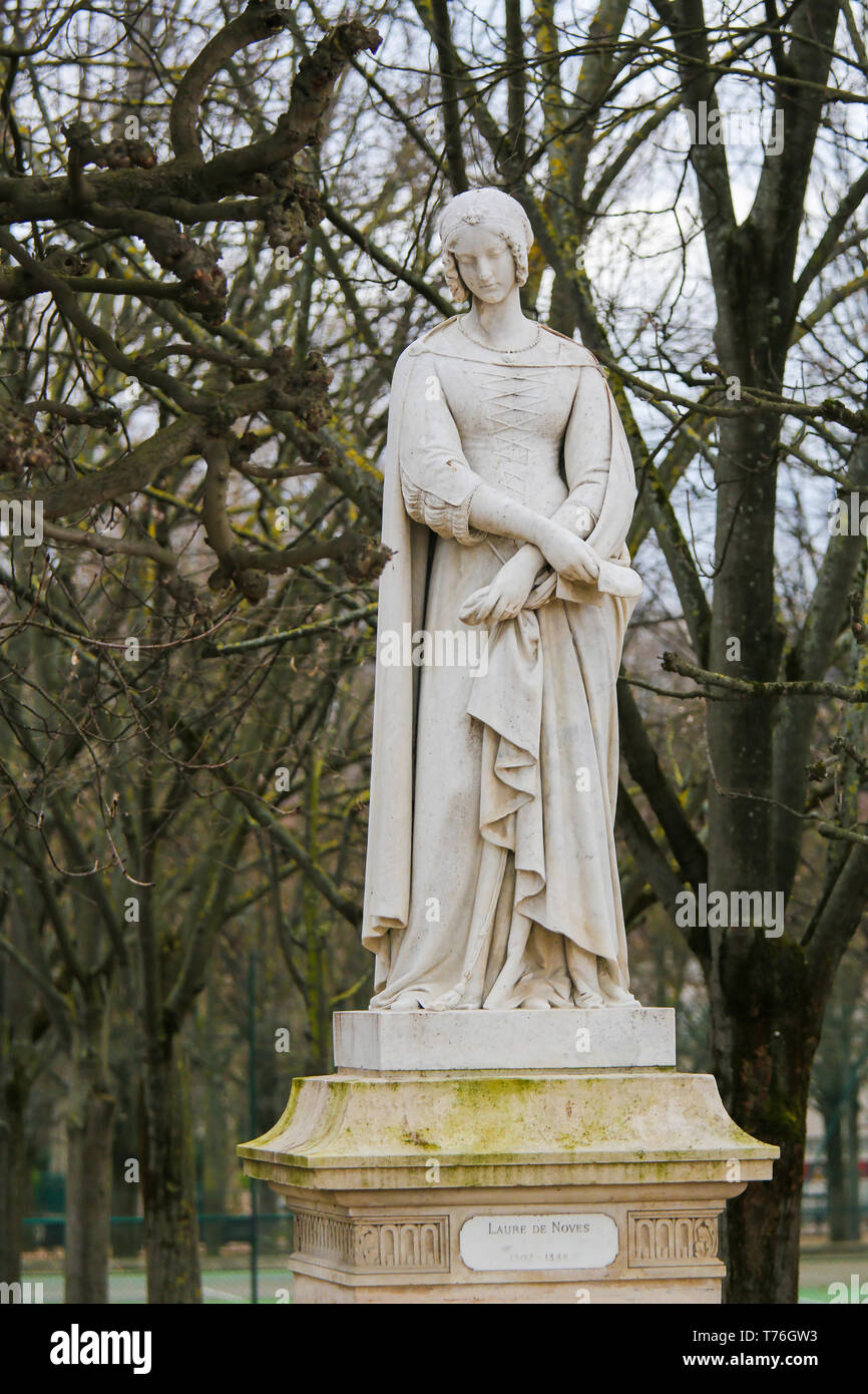 Statua di Laura de Noves (1310-1348), moglie del conte Hugues de Sade, nel Jardin du Luxembourg, Parigi, Francia Foto Stock