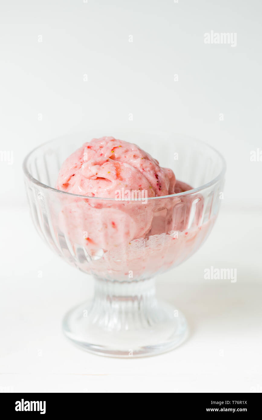 In casa Vegan Banana e FRAGOLA Crema di Nizza Foto Stock