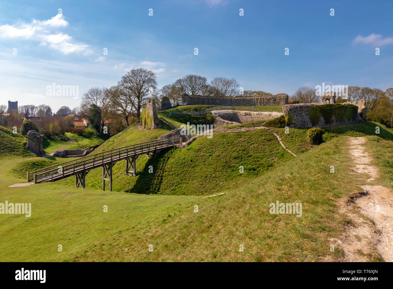 Le rovine del castello di acro in Norfolk Foto Stock