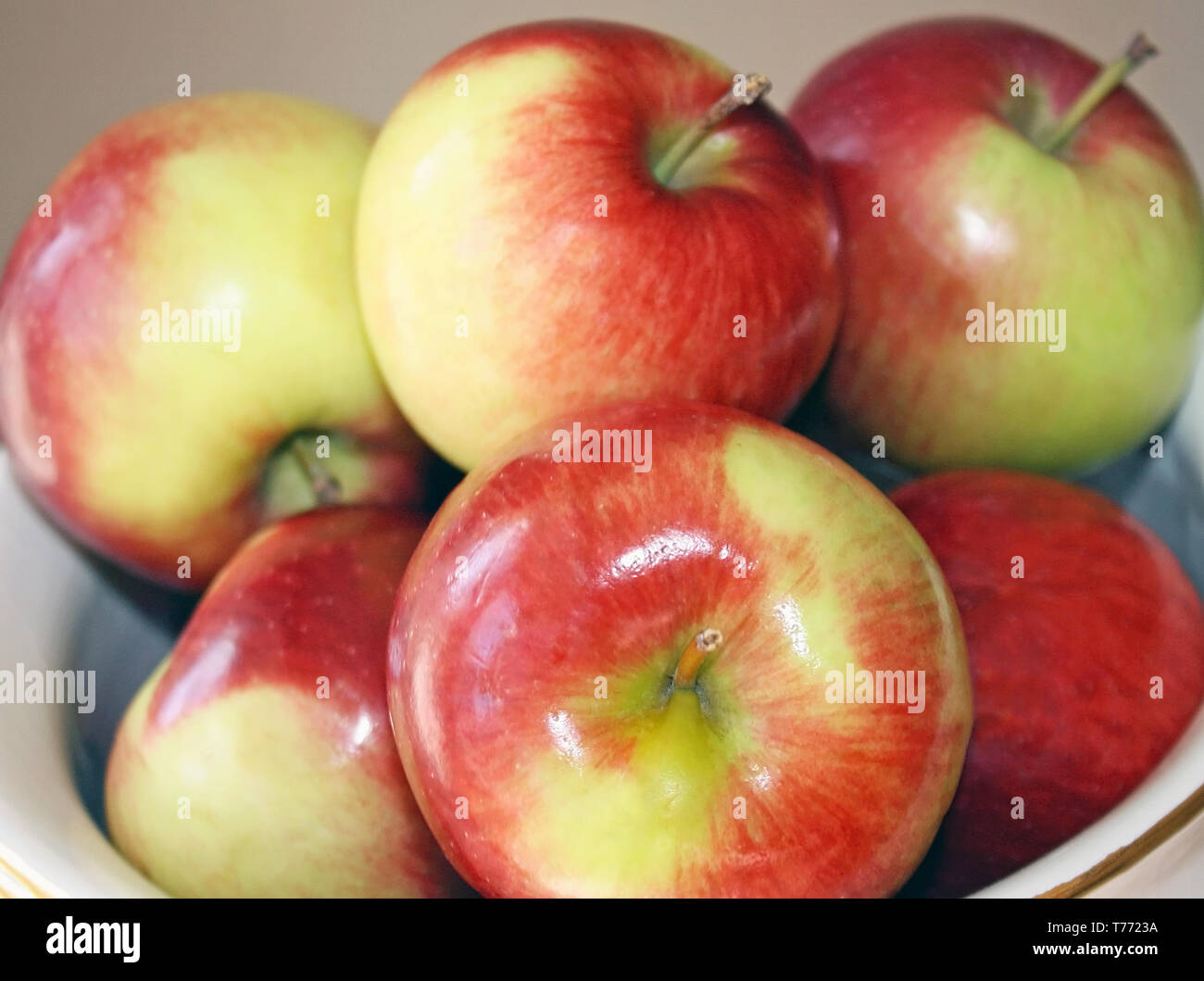 Ciotola di sano deliziose mele - un grande snack Foto Stock