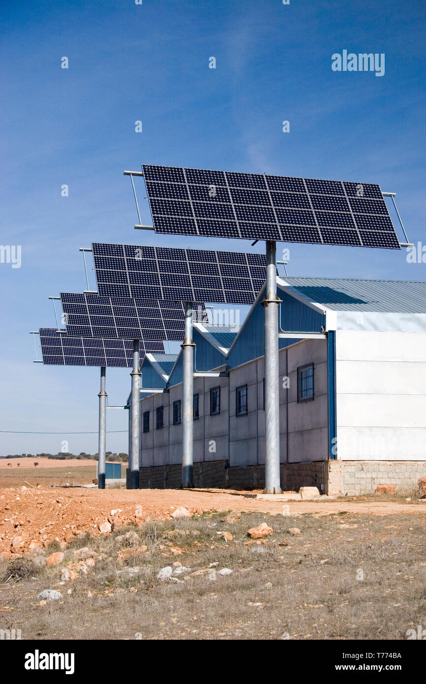 Commerciale solare pannelli di potenza nella regione di Castilla la Mancha, in Spagna Foto Stock