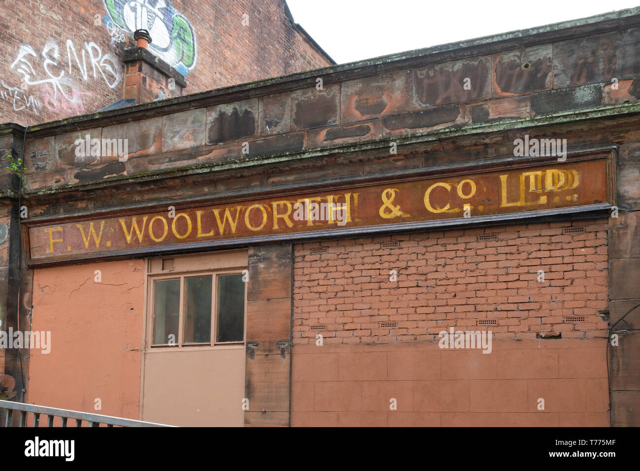 Vecchia F W Woolworth & Co segno, Glasgow, Scotland, Regno Unito Foto Stock