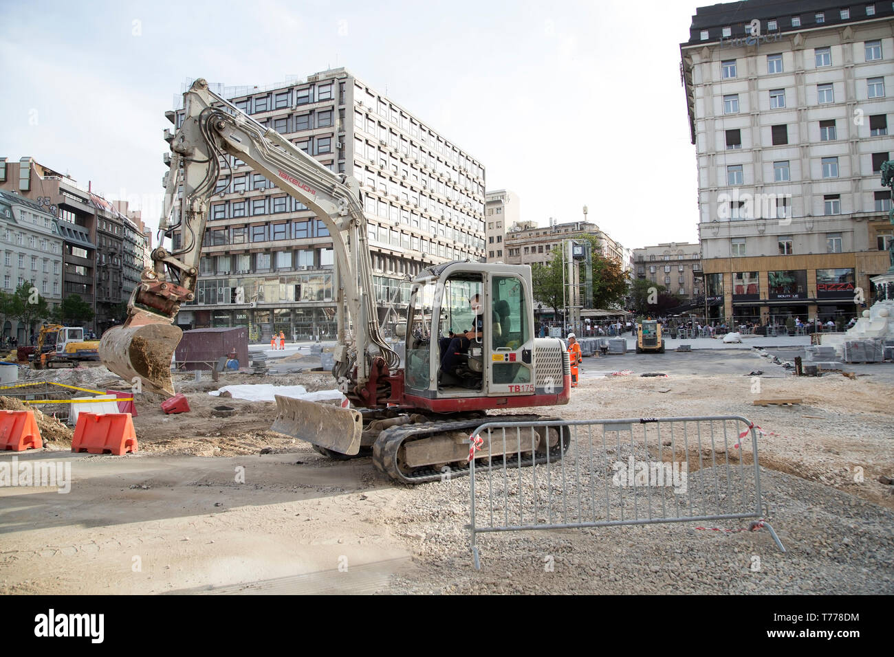 Belgrado, Serbia - Aprile 25, 2019. A Belgrado la Piazza della Repubblica sotto la ricostruzione da parte di macchinari pesanti. Belgrado è la città capitale della Serbia. Foto Stock