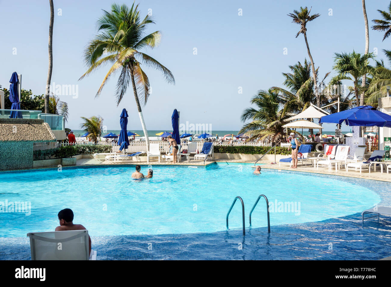 Cartagena Colombia,El Laguito,Hotel Dann,hotel alberghi alloggio motel,piscina,amenity,ispanica Latino latino etnia immigrati minoranza Foto Stock