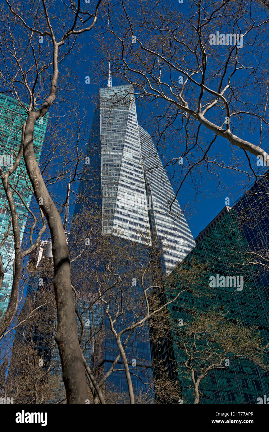 La Bank of America Tower (aka uno Bryant Park). Midtown Manhattan, a New York City, Stati Uniti d'America. Foto Stock