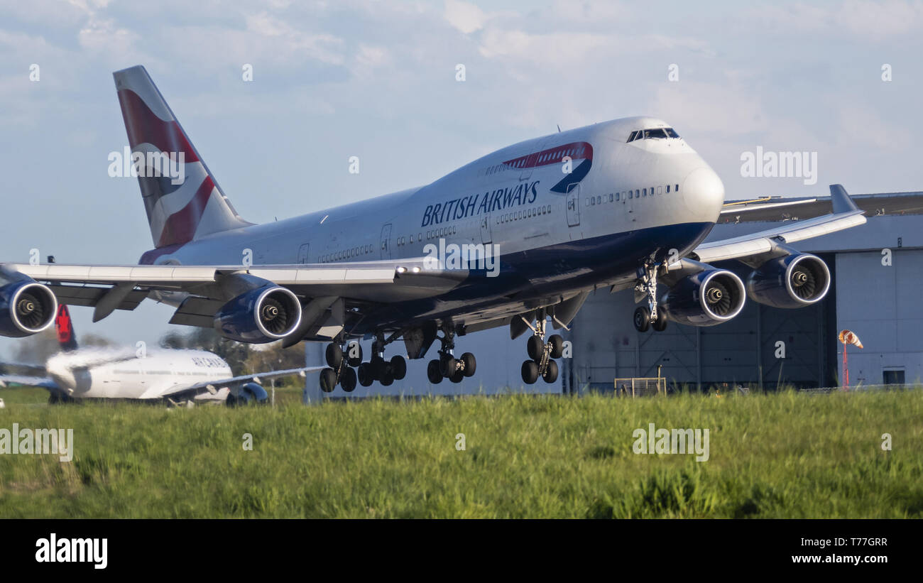 Richmond, British Columbia, Canada. 28 apr, 2019. Un British Airways Boeing 747-400 (G-CIVN) wide-body jetliner atterra all'Aeroporto Internazionale di Vancouver. Credito: Bayne Stanley/ZUMA filo/Alamy Live News Foto Stock