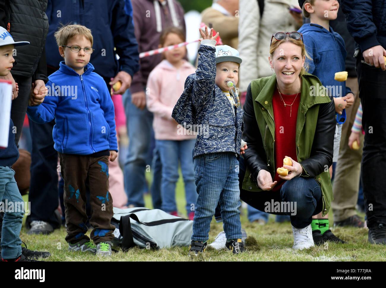 Dorset, Regno Unito. 05 Maggio, 2019. Manopola di Dorset gettando Festival, Kingston Maurward, Dorchester, i visitatori possono provare a vedere quanto possono gettare la manopola. Credito: Finnbarr Webster/Alamy Live News Foto Stock